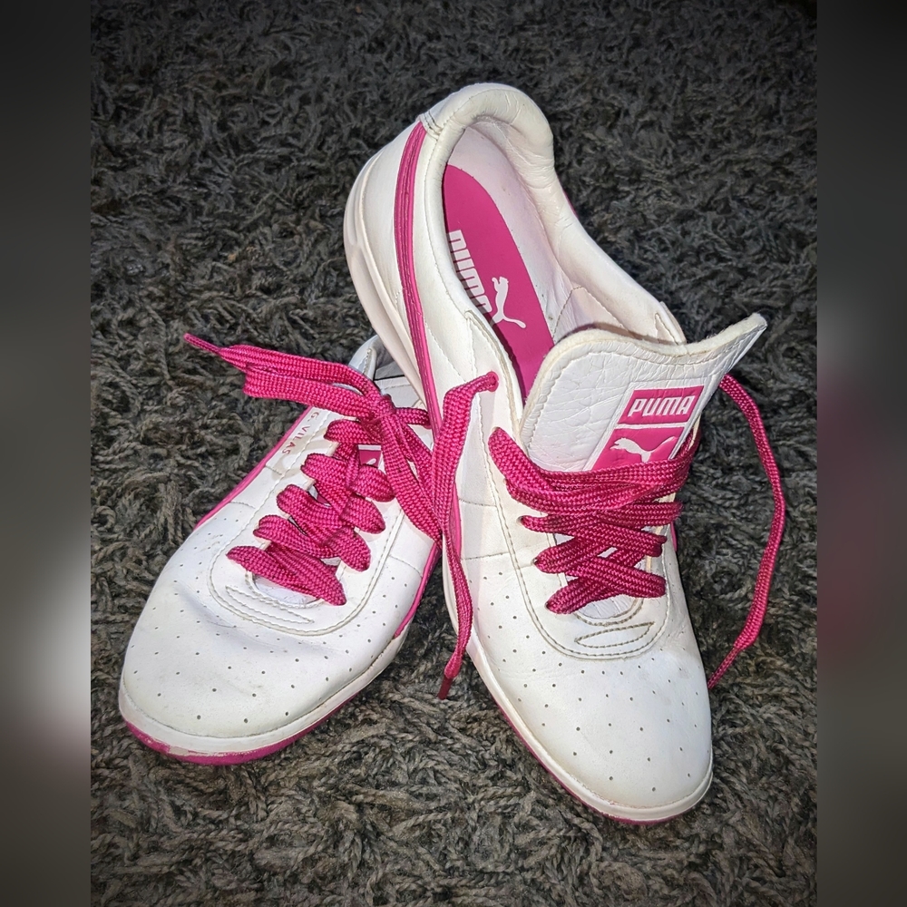 Woman's Puma Sneakers
